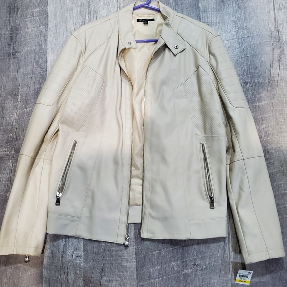 Elegant Cream Jacket with Satin Finish - Picture 1 of 4